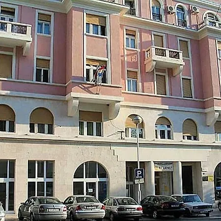 Πανσιόν With Wifi - 25330 3*